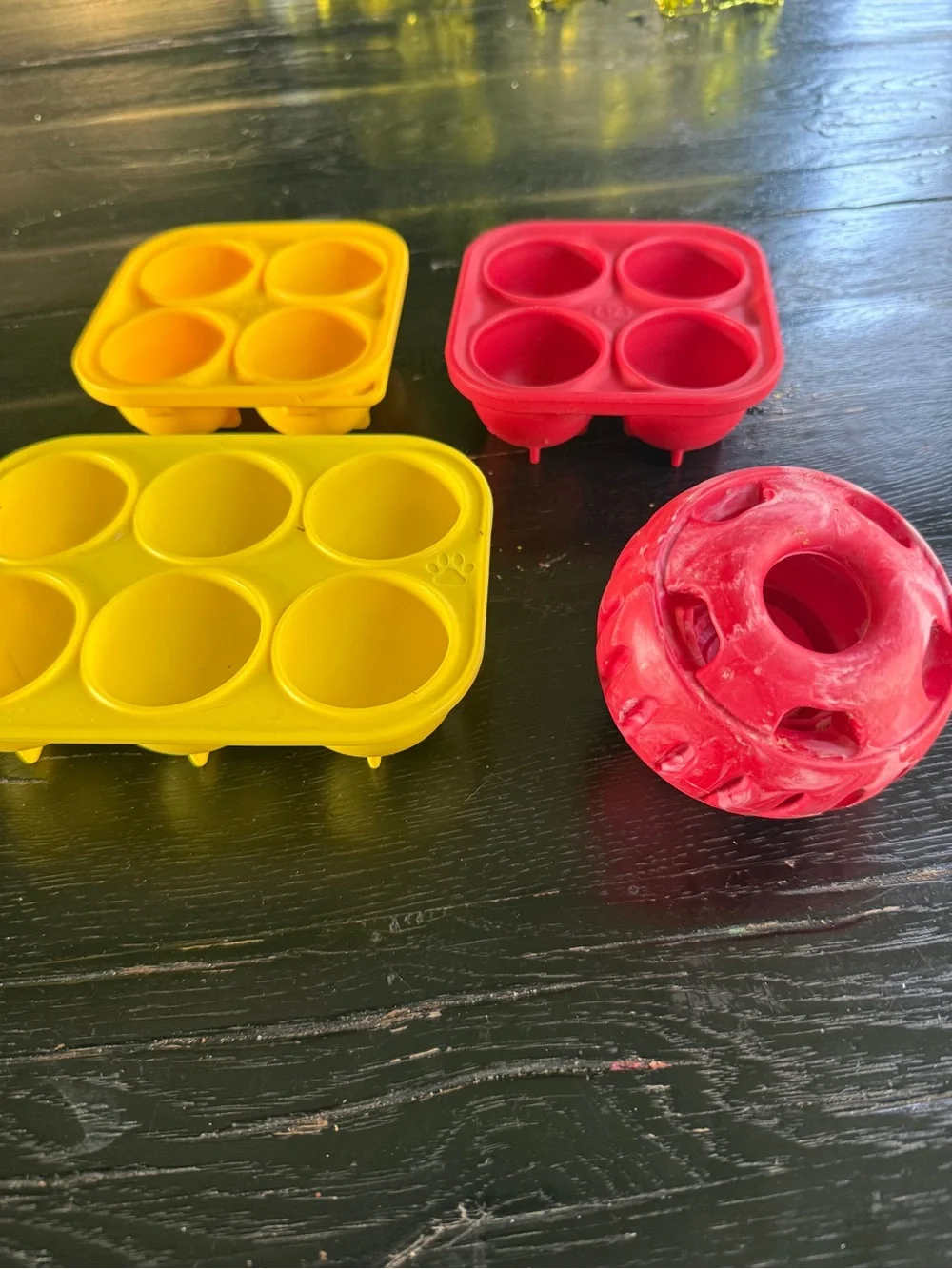 Large Pupsicle Dog Puzzle Feeder and extra freezer molds